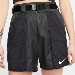 Nike / RARE Sportswear Swoosh Woven Active Shorts with Belt in Black / Size L